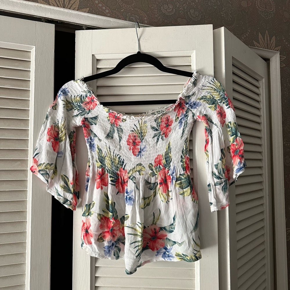 Hollister floral top size XS